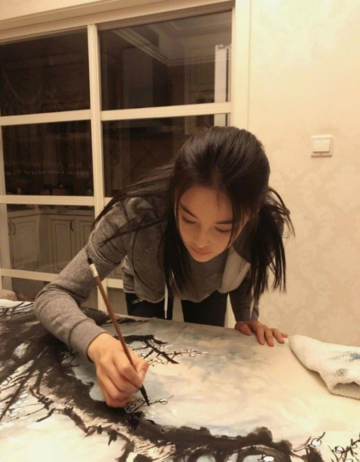 张馨予找狗 张馨予找狗