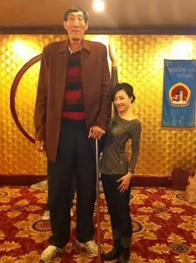 姚明和鲍喜顺合影照片 姚明和鲍喜顺合影照片