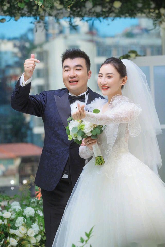 何雯娜梁超奥运婚纱照