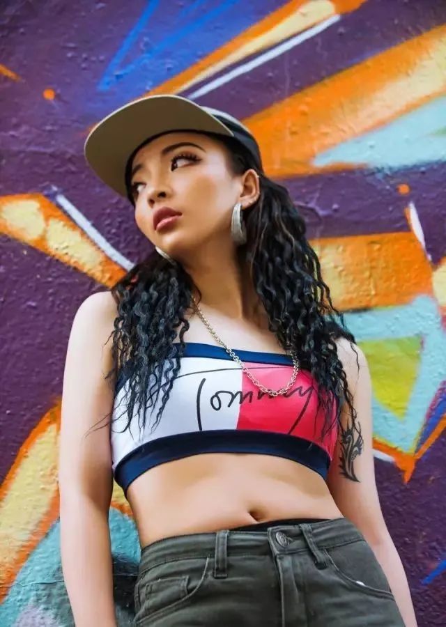 万妮达胸好大