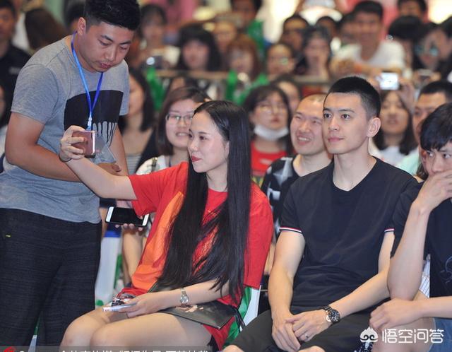 杨鸣球衣退役典礼