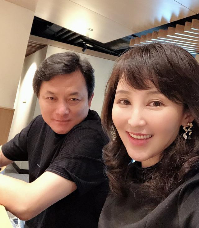 岳丽娜个人资料