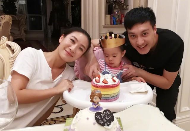 陶昕然与男友领证