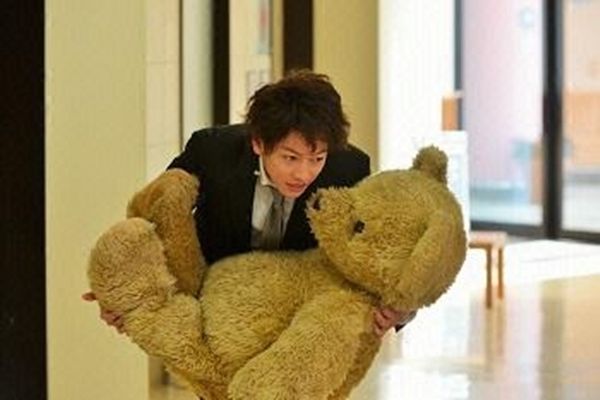佐藤健抱