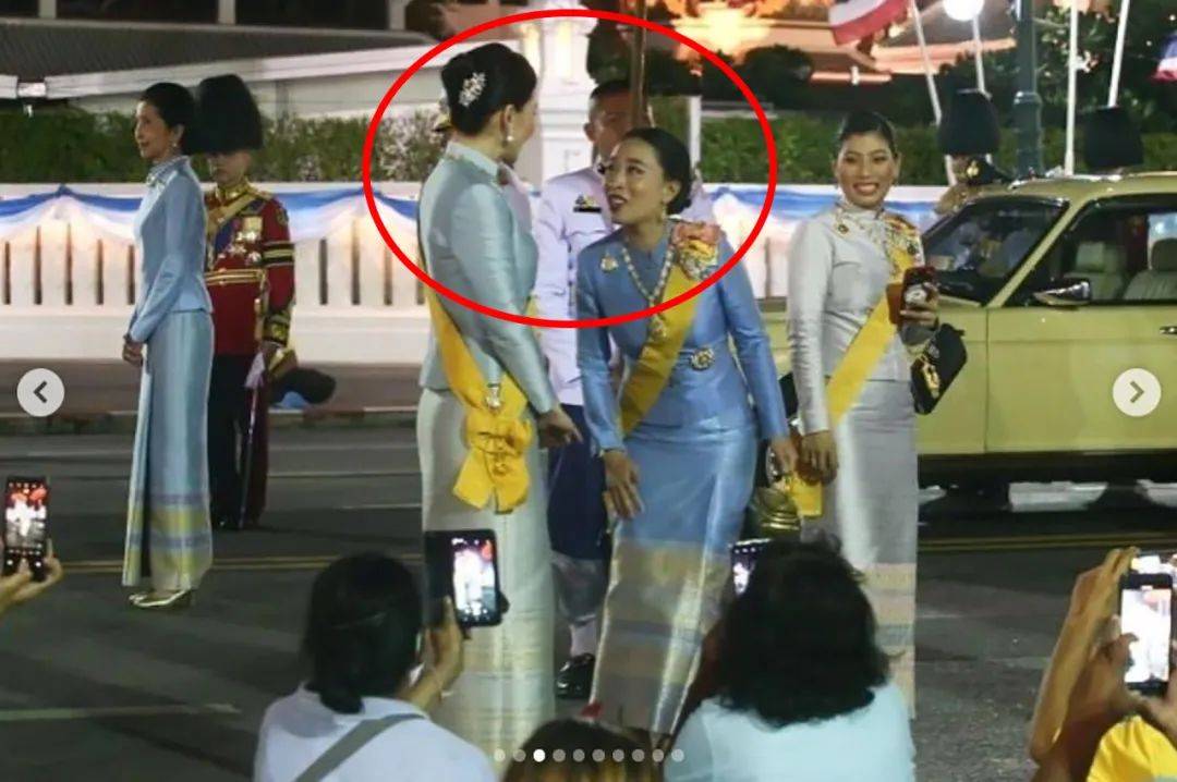 诗妮娜被封皇后