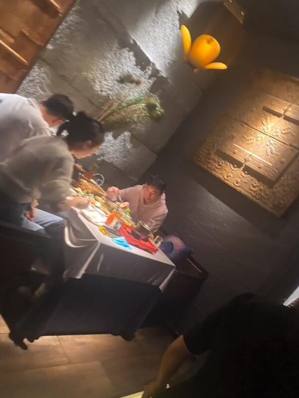 王思聪宋美娜逛街