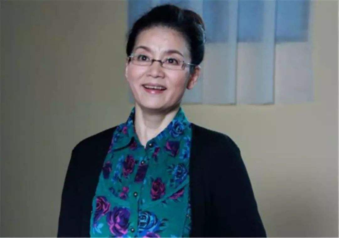 潘虹简历