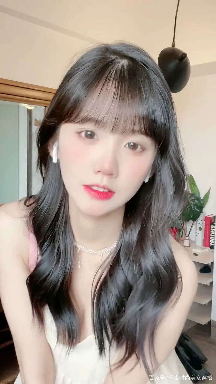 井川里予吃热狗红肠