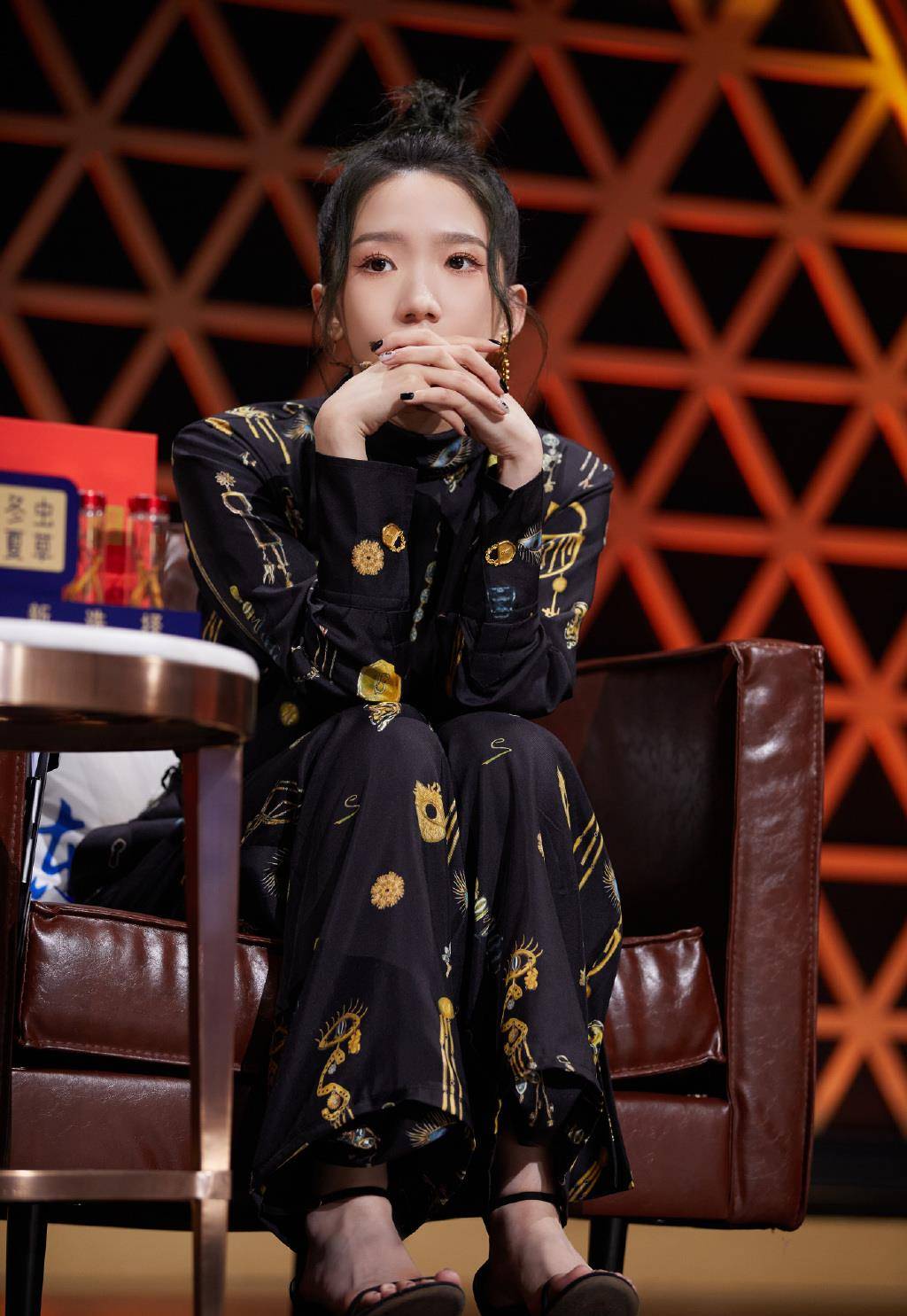 周传雄重返舞台被孟美岐点评