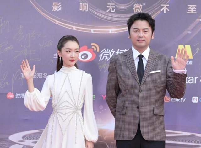 张艺凡冰舞摔倒