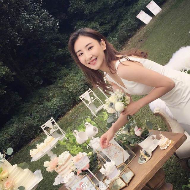 何雯娜结婚