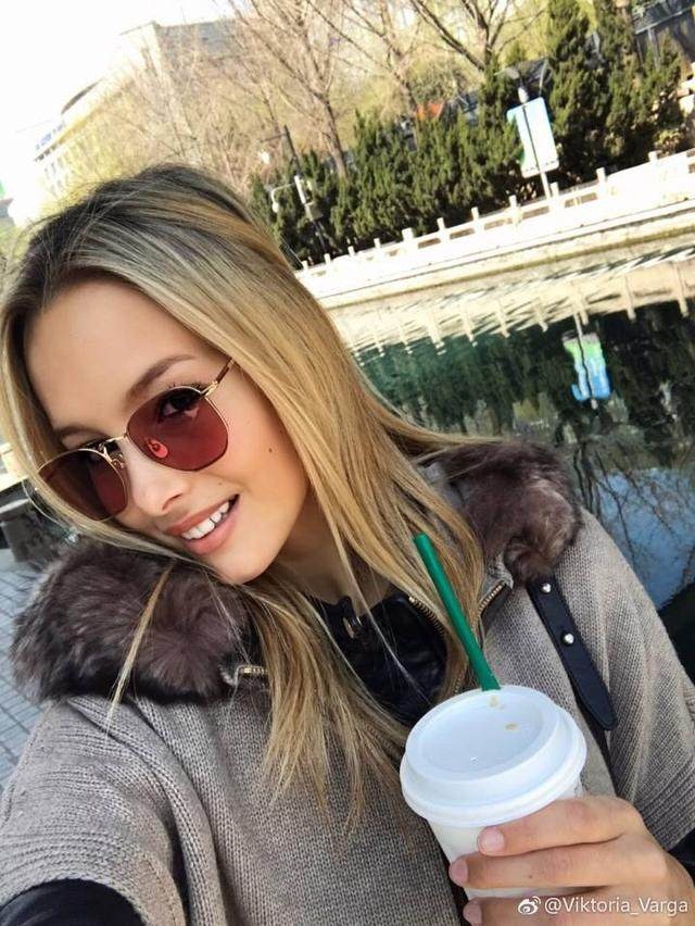 佩莱女友瓦尔加 佩莱女友瓦尔加