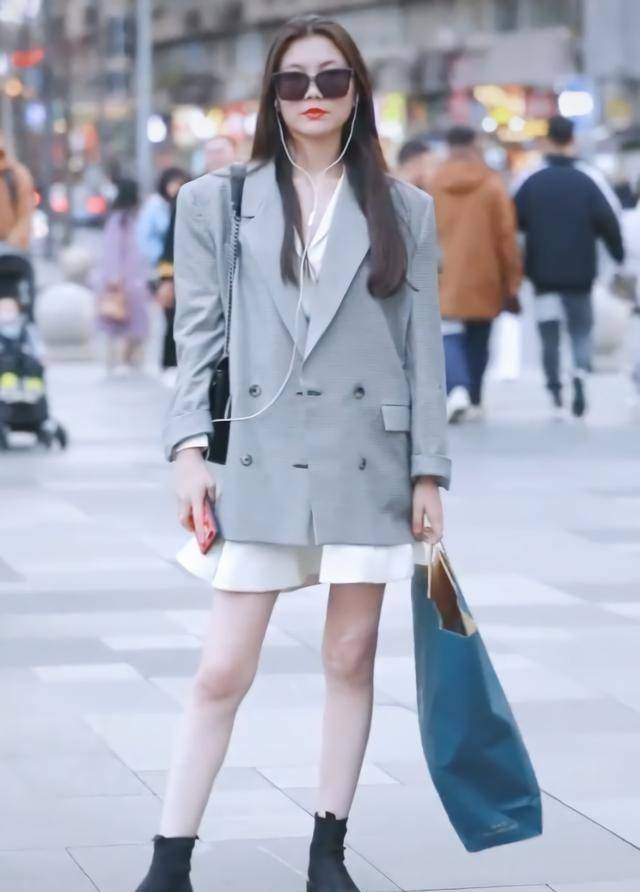 长沙御姐很悲悼 长沙御姐很悲悼