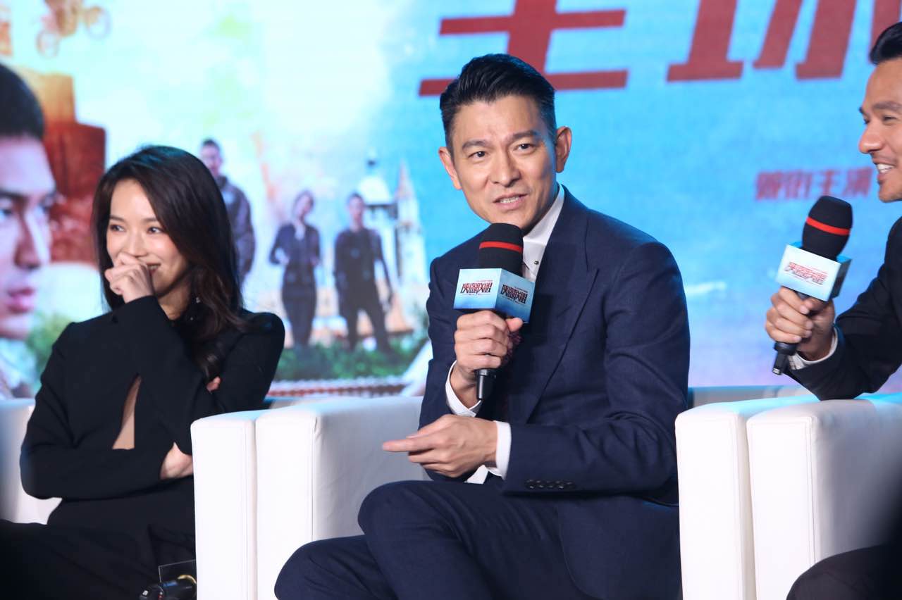 刘德华新片《潜行》曝片场照