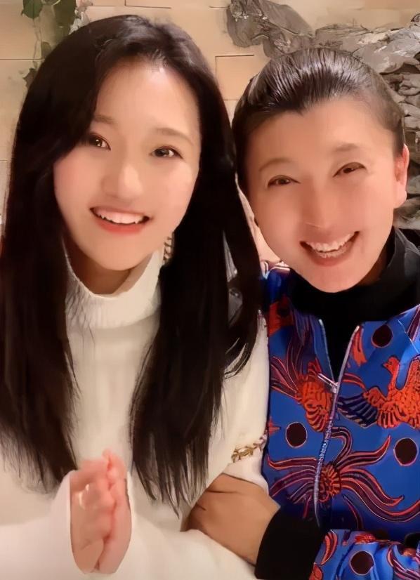 演员闫学晶第二任老公是谁