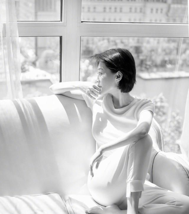 许晴穿11年前旧衣服拍写真