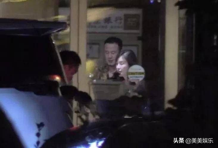 对于丁丁和杨坤后场接吻的信息