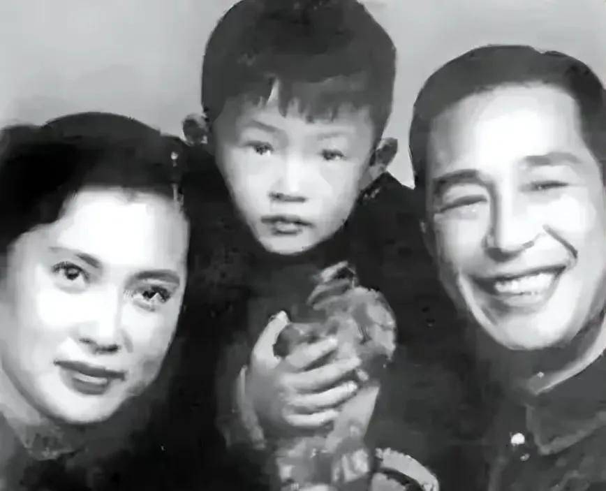 金焰圈外人秦文