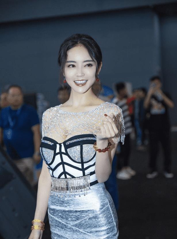 潘春春微博