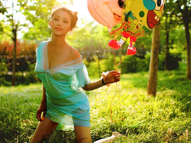 甘婷婷汉子装的复杂引见