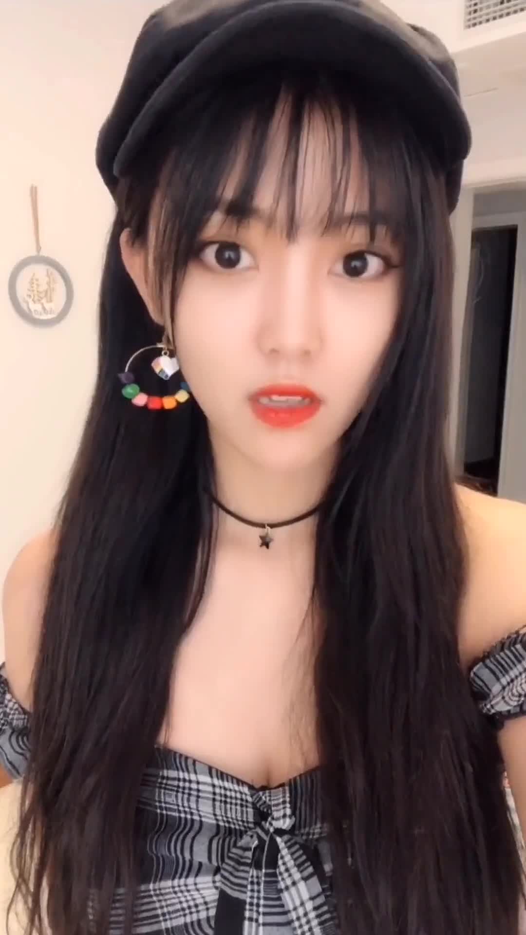你为什么推人那小女孩
