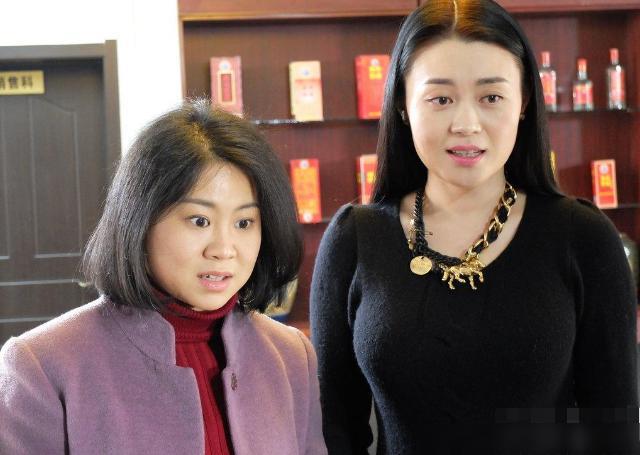 关婷娜的胸的复杂引见