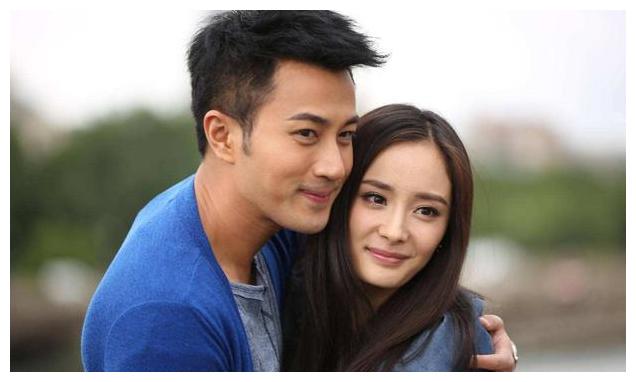 杨幂与年轻男子同回小区
