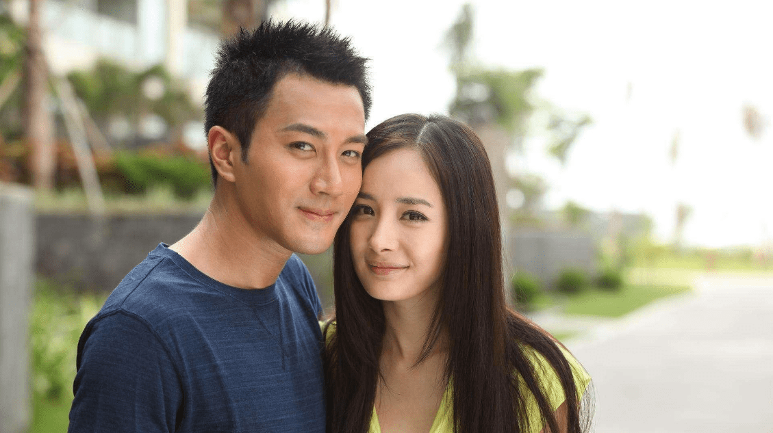 杨幂与年轻男子同回小区 杨幂与年轻男子同回小区