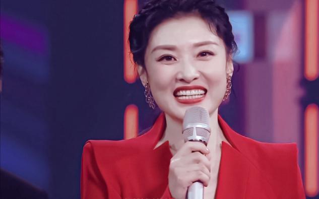 杨澜回应一秒变脸