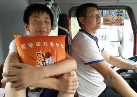 卡车小辉辉 卡车小辉辉
