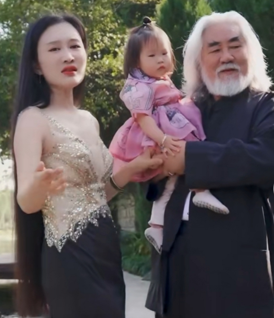 张纪中晒妻子女儿秀幸福的复杂引见