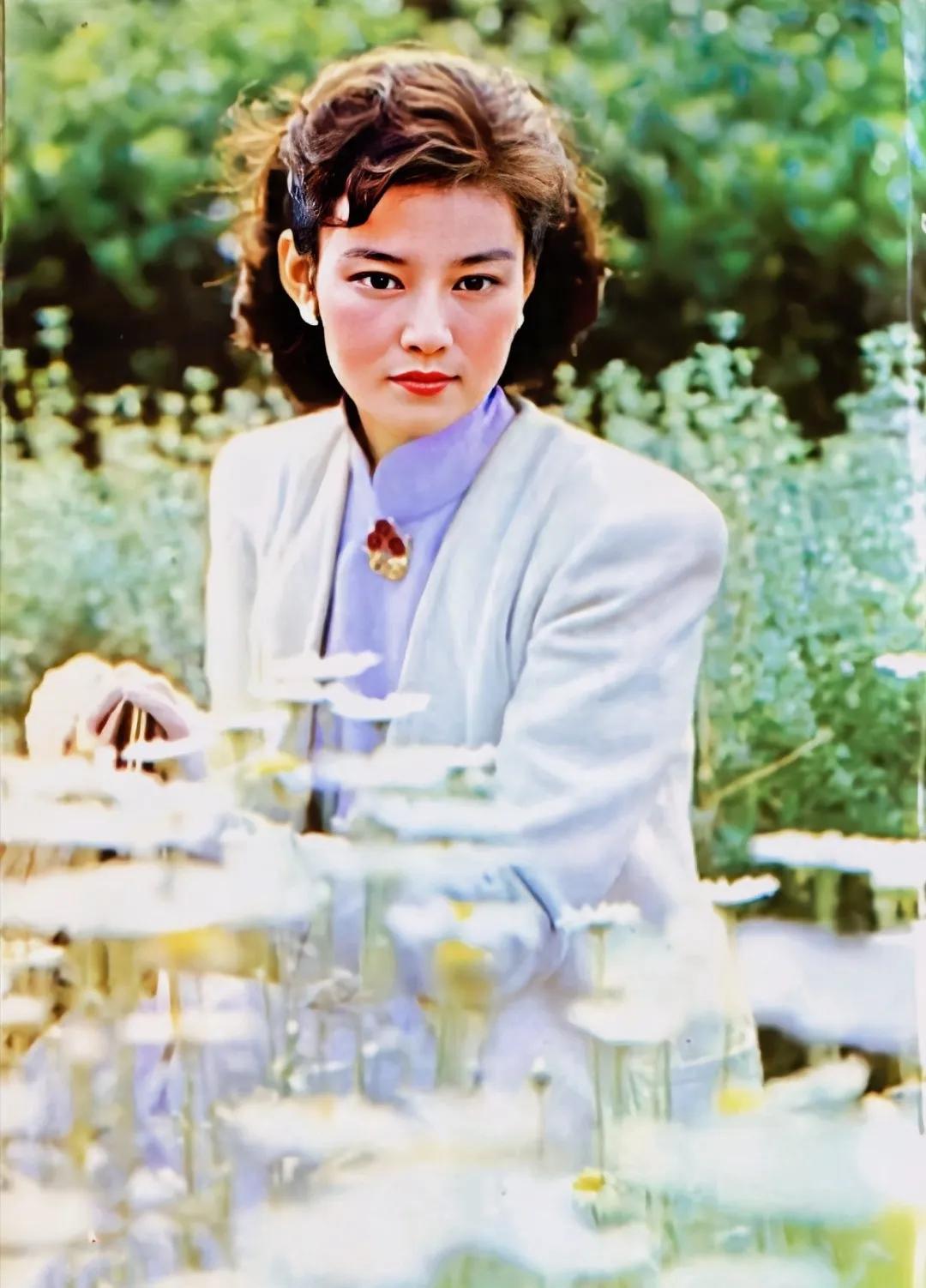 演员潘虹年龄