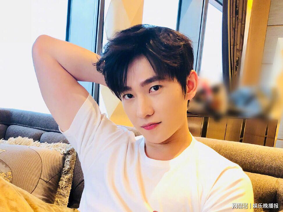 杨洋方否认恋情