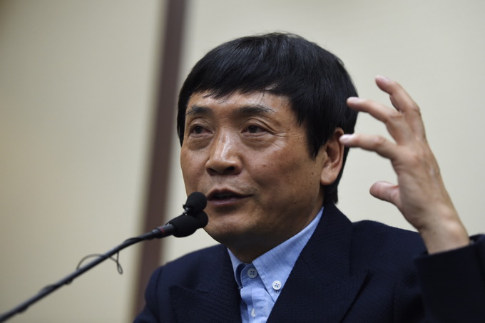 郑渊洁质疑曹文轩 郑渊洁质疑曹文轩
