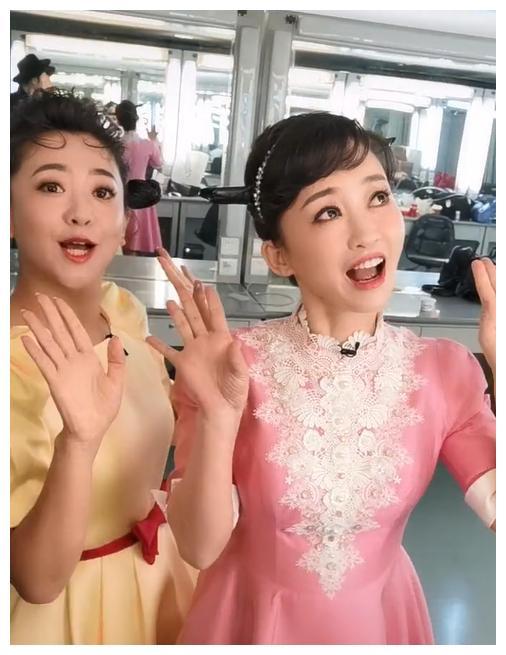 小鹿姐姐简历