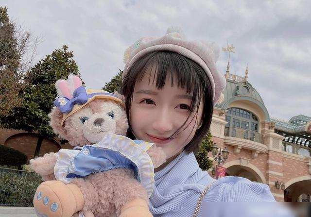 李浩菲付伟伦陌头拥吻 李浩菲付伟伦陌头拥吻