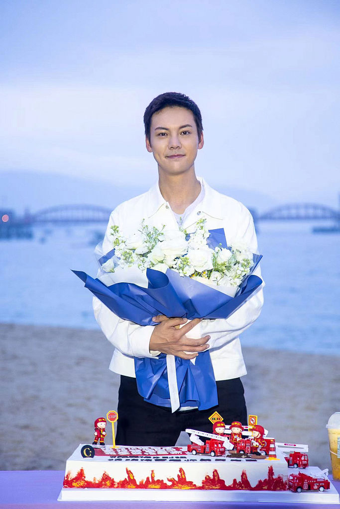 陈伟霆与许晴协作新剧《喜欢你时风好甜》热播的复杂引见