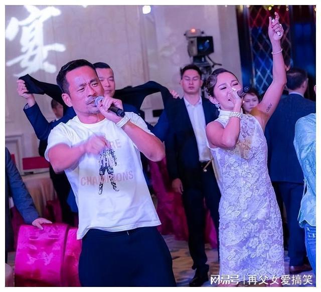 周柏豪洗米华 周柏豪洗米华之子 