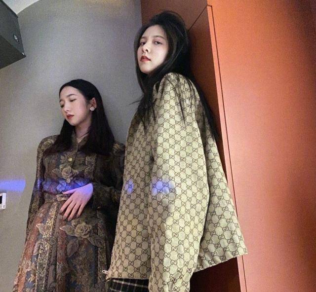 孟美岐宋妍霏闺蜜出游拍照指南的简单介绍
