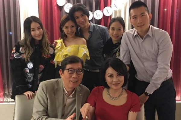 王力宏李靓蕾形婚海角 王力宏太太李靓蕾团体材料 王力宏李靓蕾形婚海角 王力宏太太李靓蕾团体材料