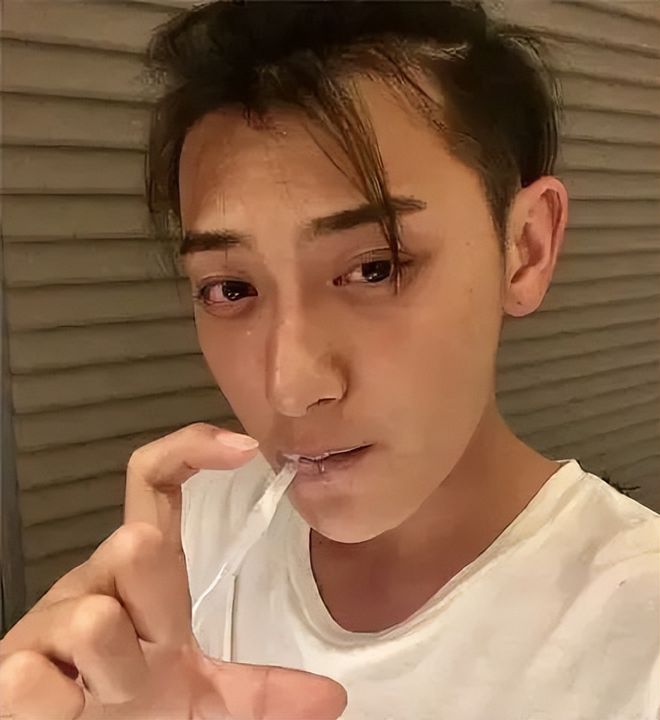 男明星素颜照 男明星素颜照vs化装照,谁更胜一筹 男明星素颜照 男明星素颜照vs化装照,谁更胜一筹
