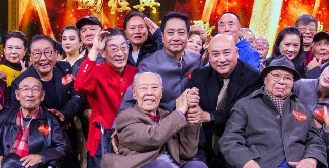 六小龄童晒合照 六小龄童哇太标致了 六小龄童晒合照 六小龄童哇太标致了