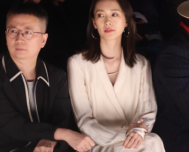 童瑶老公王冉社交账号被禁言 童瑶与王冉在意大利某古堡举行了婚礼 童瑶老公王冉社交账号被禁言 童瑶与王冉在意大利某古堡举行了婚礼
