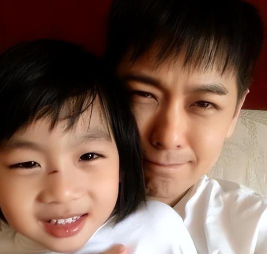 林志颖的成婚照 林志颖成婚照片婚纱号衣一对一戎指 林志颖的成婚照 林志颖成婚照片婚纱号衣一对一戎指