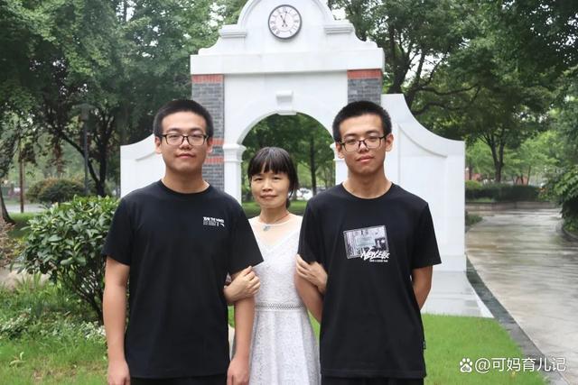 近10年超10对双胞胎高考分数不异的复杂引见 近10年超10对双胞胎高考分数不异的复杂引见