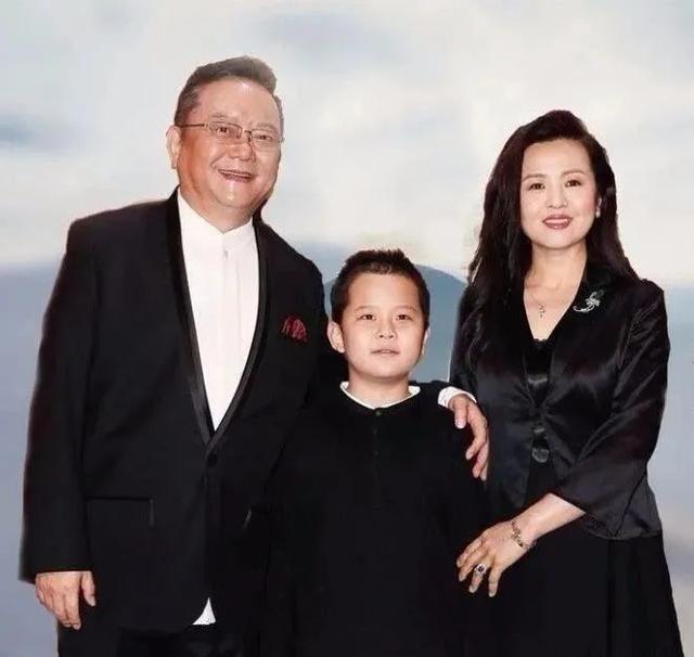 张铁林的老婆 张铁林的老婆是哪位 