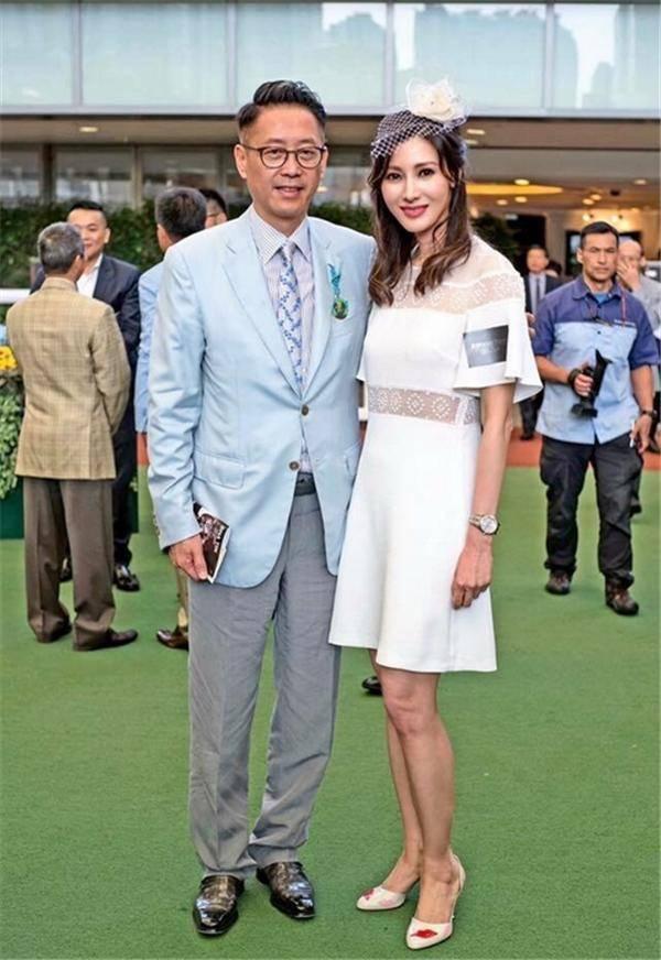 李嘉欣与老公合影 李嘉欣和老公怎么在一起的 