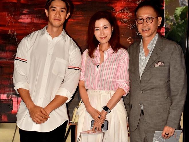 李嘉欣与老公合影 李嘉欣和老公怎么在一起的 
