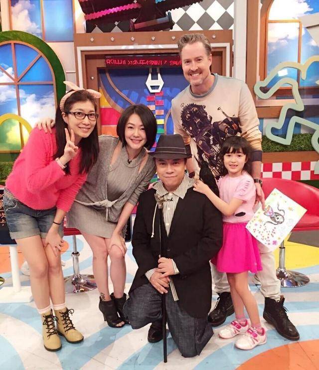 包含黄嘉千发布离婚声明的词条