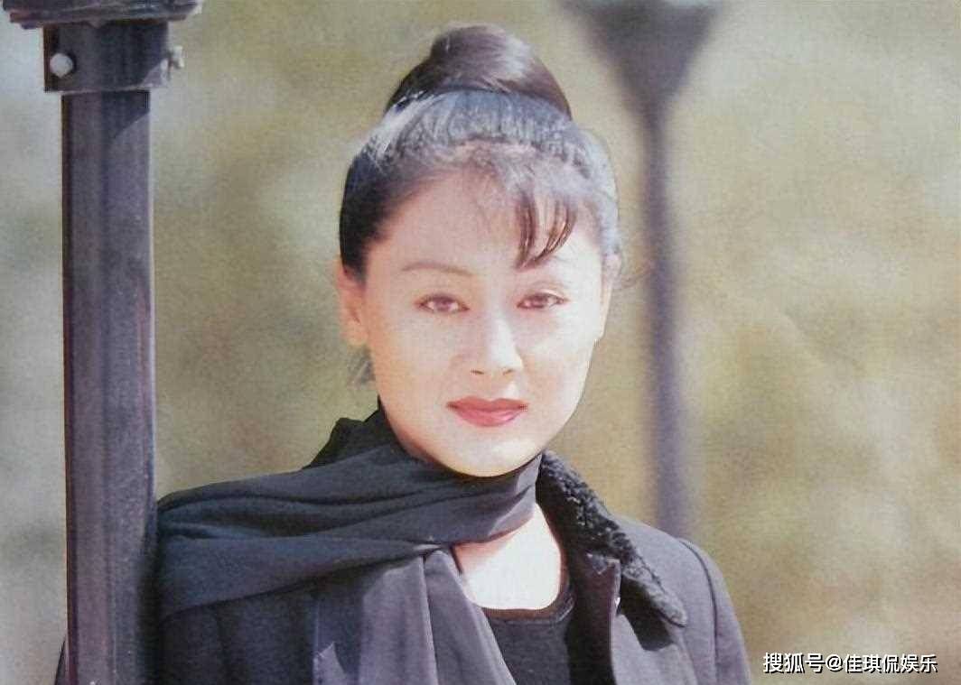 王姬仳离了吗 王姬老公顶峰全家福照 王姬仳离了吗 王姬老公顶峰全家福照